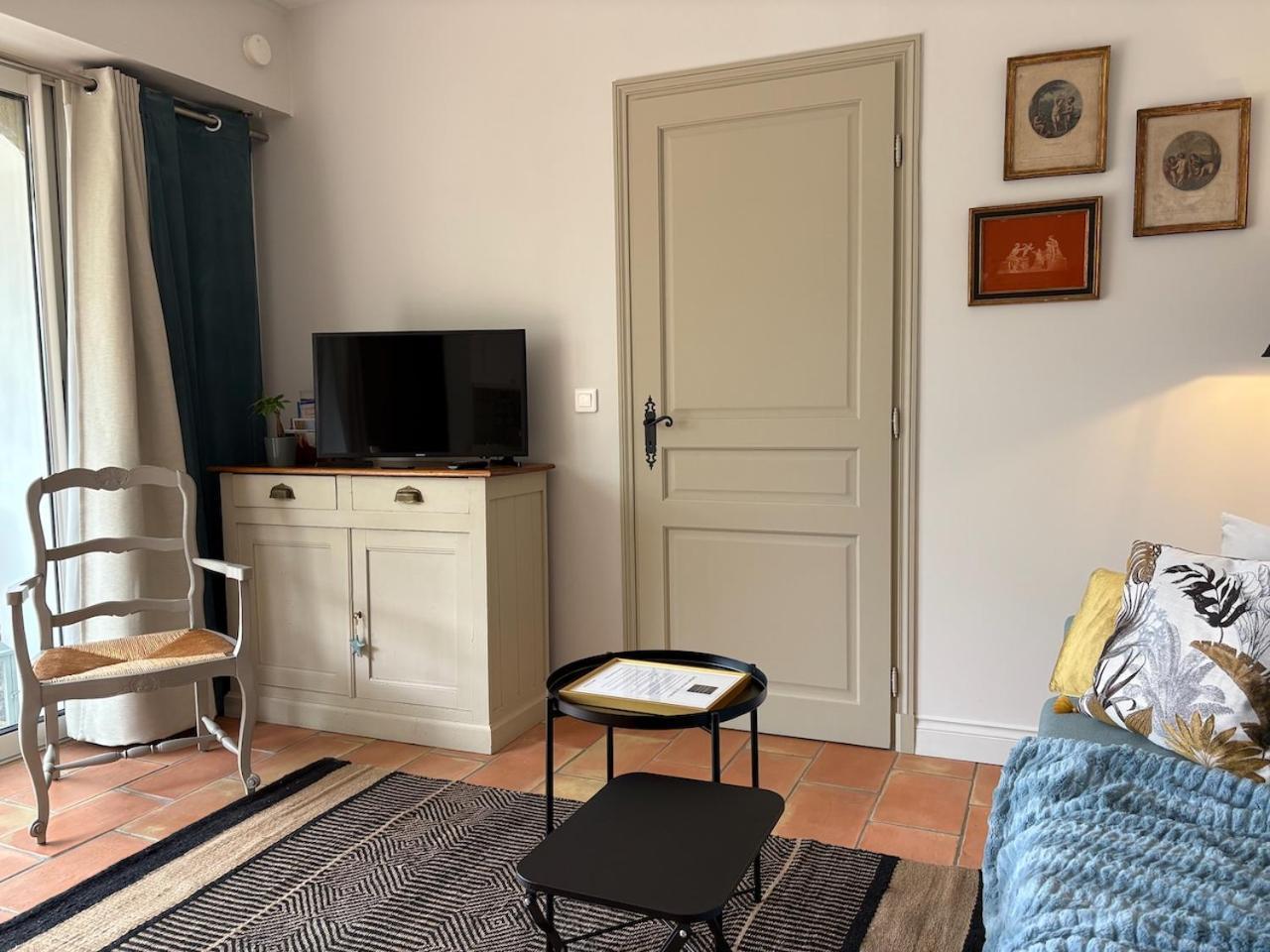 Les Aurochs Bed and Breakfast Grimaud Exteriör bild