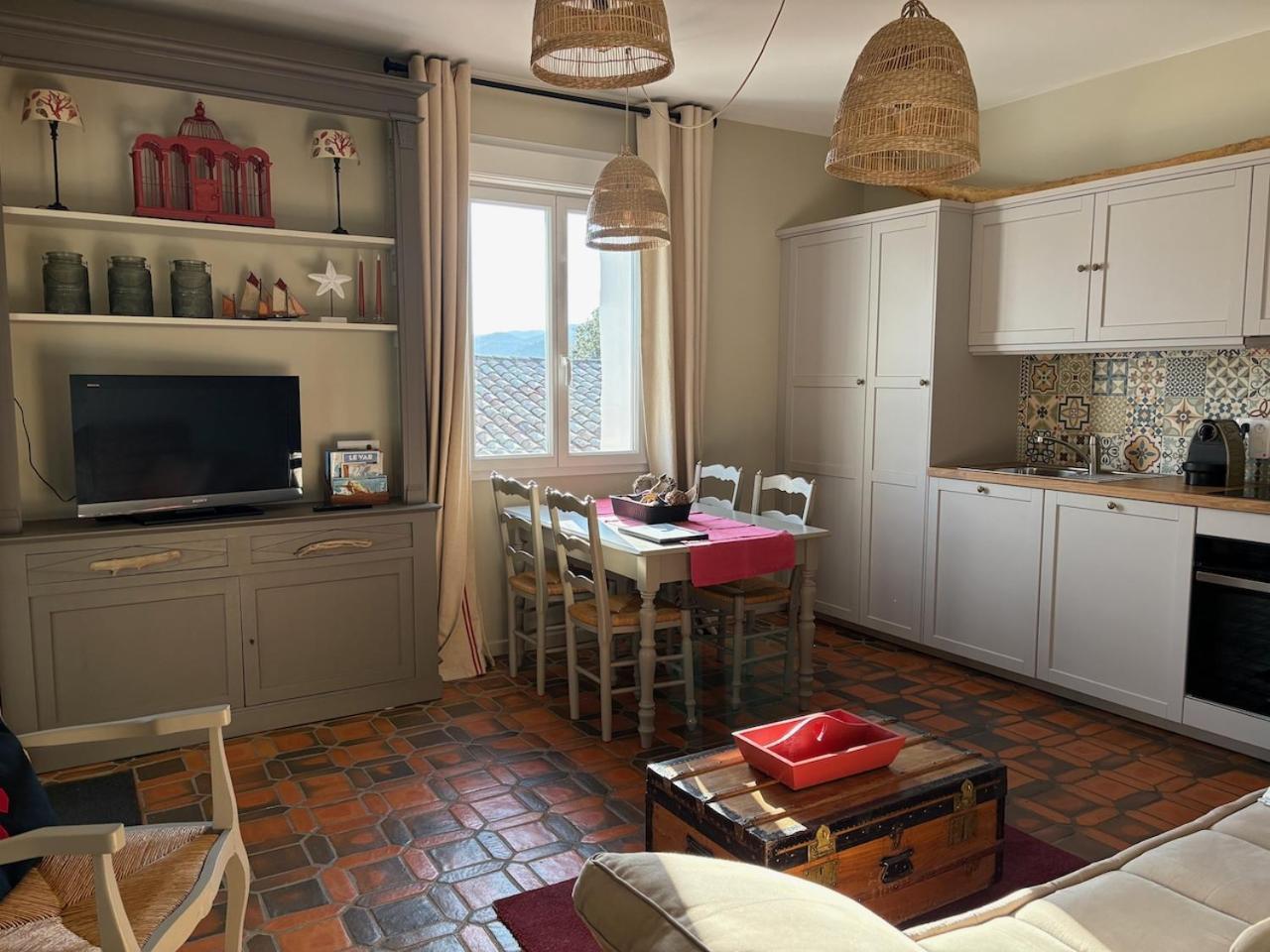 Les Aurochs Bed and Breakfast Grimaud Exteriör bild